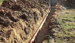 Копка траншей для водопровода в Удомле: цена за метр от 942 руб.