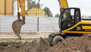 Выкопать яму экскаватором в Удомле от 942 руб. - 2Землекопа-Дмл